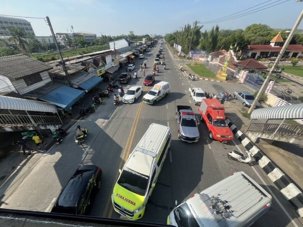 ข่าวพิษณุโลก - กระโดดสะพานลอยหน้า รร.ดังพิษณุโลก 2 ข่าวพิษณุโลก - กระโดดสะพานลอยหน้า รร.ดังพิษณุโลก 2