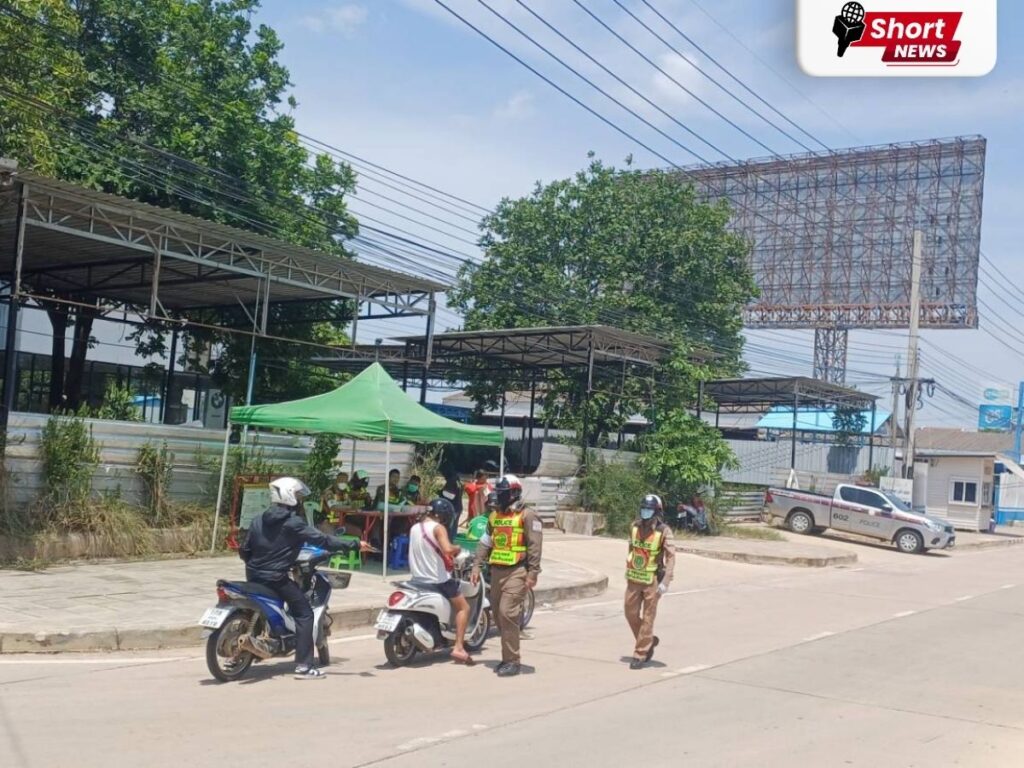 ตำรวจเมืองพิษณุโลก เดินหน้ารณรงค์ “หมวกนิรภัยเทิดไท้ฯ” ตรวจเข้มจุดเสี่ยงกลางเมือง (3) ตำรวจเมืองพิษณุโลก เดินหน้ารณรงค์ “หมวกนิรภัยเทิดไท้ฯ” ตรวจเข้มจุดเสี่ยงกลางเมือง (3)