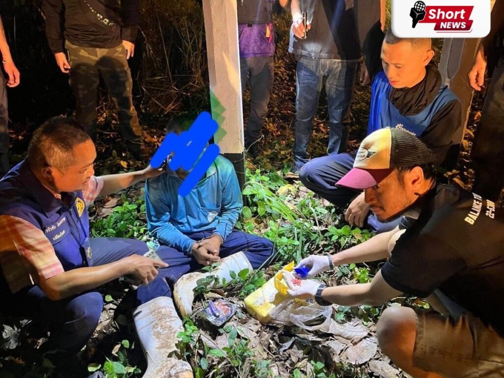 บุกจับขบวนการค้ายาบ้า ชาติตระการ ยึดของกลางกว่า 14,000 เม็ด (2) บุกจับขบวนการค้ายาบ้า ชาติตระการ ยึดของกลางกว่า 14,000 เม็ด (2)