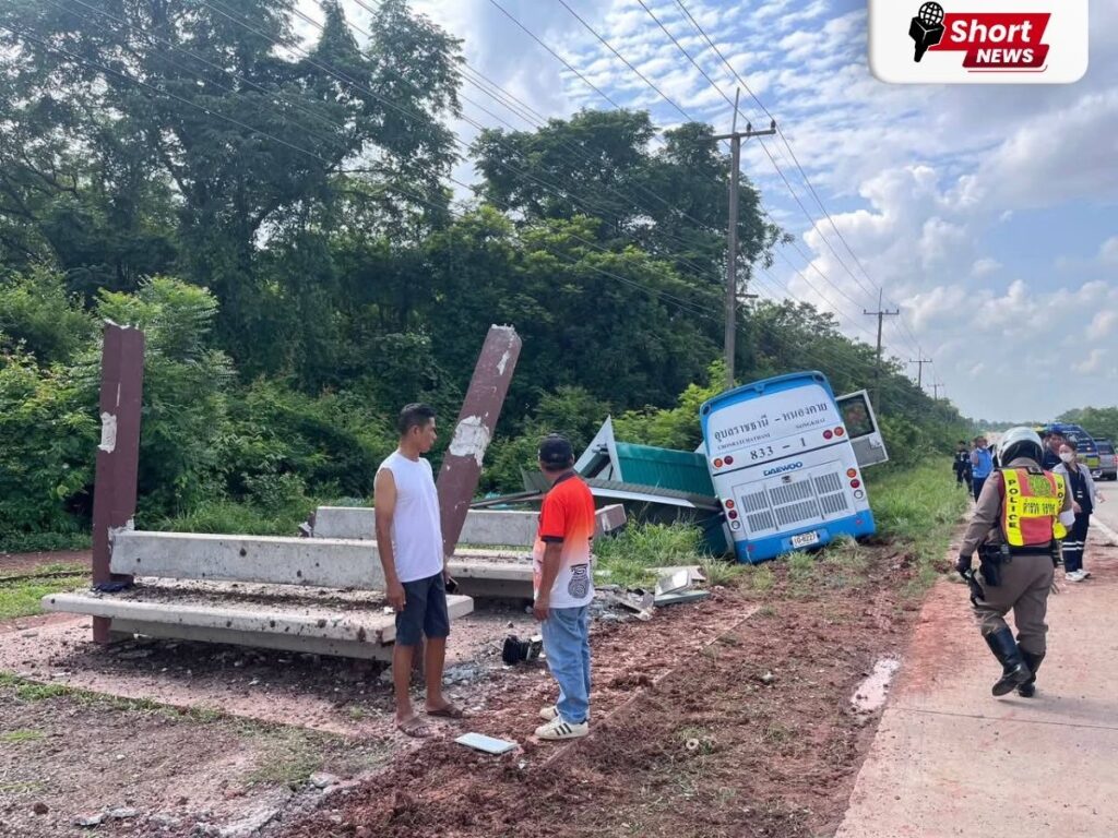 หวิดสลด! รถทัวร์สายอุบล–หนองคายหลุดโค้งตกข้างทาง คนขับวูบหลับใน (2) หวิดสลด! รถทัวร์สายอุบล–หนองคายหลุดโค้งตกข้างทาง คนขับวูบหลับใน (2)