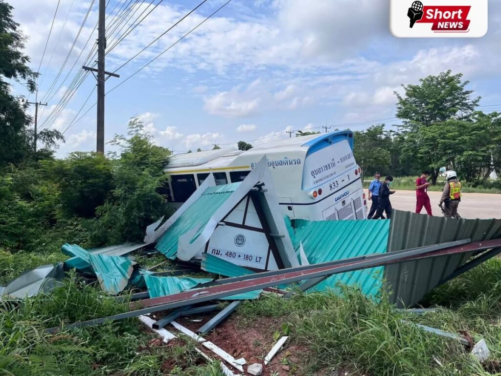 หวิดสลด! รถทัวร์สายอุบล–หนองคายหลุดโค้งตกข้างทาง คนขับวูบหลับใน (3) หวิดสลด! รถทัวร์สายอุบล–หนองคายหลุดโค้งตกข้างทาง คนขับวูบหลับใน (3)