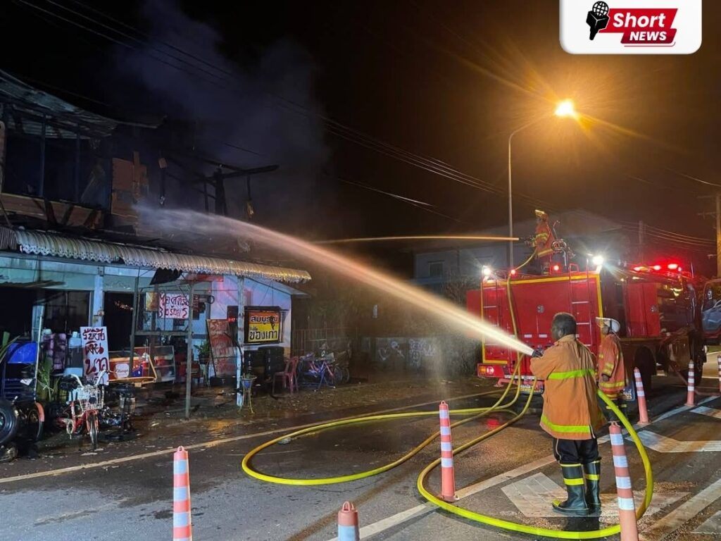 ไฟไหม้บ้านสองชั้นกลางดึก! โชคดีเจ้าของบ้านรอดหวุดหวิด (3) ไฟไหม้บ้านสองชั้นกลางดึก! โชคดีเจ้าของบ้านรอดหวุดหวิด (3)