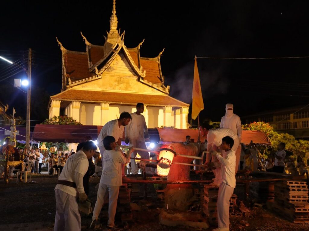 “หลวงพ่อพระพุทธชินราชจำลอง” 2
