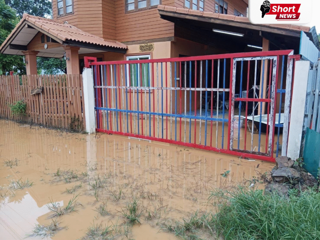 ปภ.เพชรบูรณ์รายงานสถานการณ์น้ำท่วม 2 อำเภอ หลังฝนตกหนักต่อเนื่อง (3)