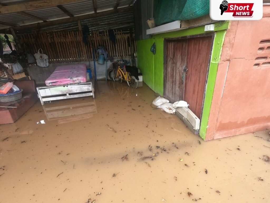 สถานการณ์น้ำยมเอ่อล้นท่วมบ้านริมตลิ่ง พื้นที่ท่าช้าง พรหมพิราม (2)
