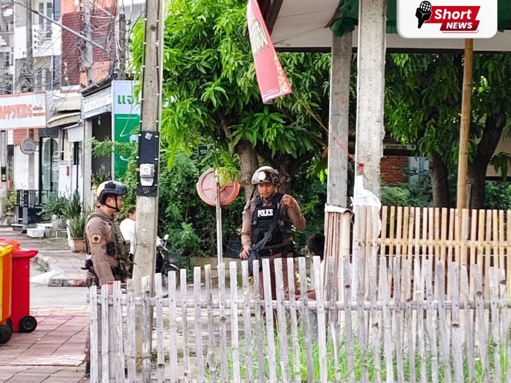 เตือนภัย! ชายมีพฤติกรรมเสี่ยง ทำร้ายตัวเอง–พกมีดเดินแกว่งใกล้ร้านอาหารย่านสระยาว (2) เตือนภัย! ชายมีพฤติกรรมเสี่ยง ทำร้ายตัวเอง–พกมีดเดินแกว่งใกล้ร้านอาหารย่านสระยาว (2)