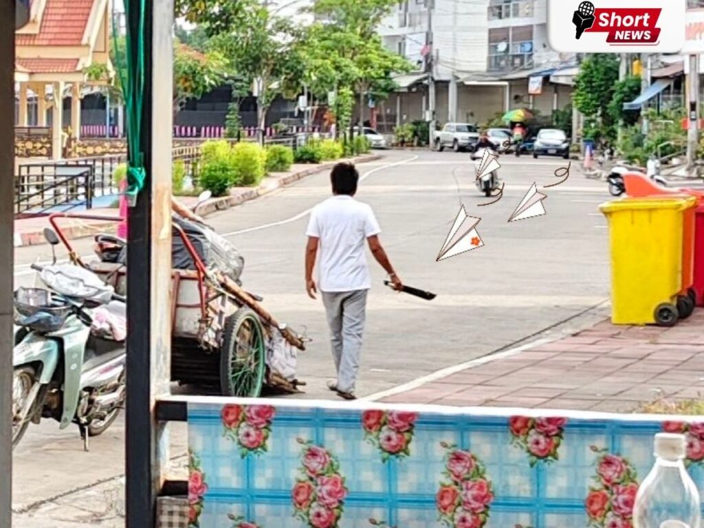 เตือนภัย! ชายมีพฤติกรรมเสี่ยง ทำร้ายตัวเอง–พกมีดเดินแกว่งใกล้ร้านอาหารย่านสระยาว (3) เตือนภัย! ชายมีพฤติกรรมเสี่ยง ทำร้ายตัวเอง–พกมีดเดินแกว่งใกล้ร้านอาหารย่านสระยาว (3)