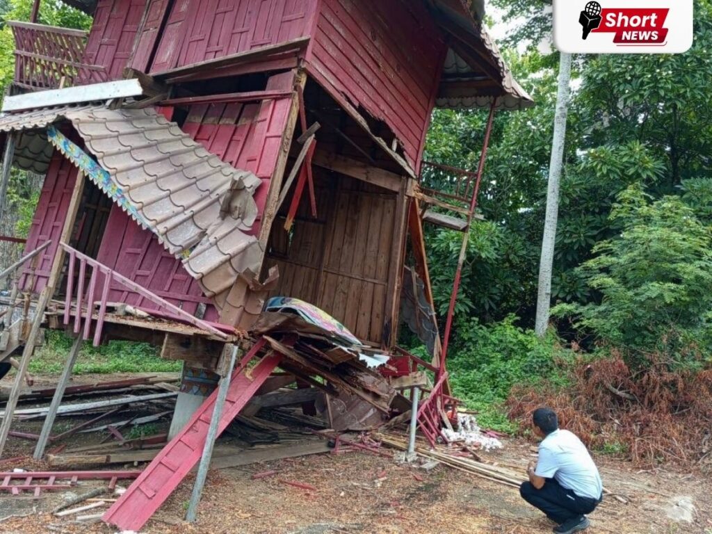 นายอำเภอชาติตระการ ตรวจ “กุฏิเสาเดียว” หลังถูกกิ่งไม้หล่นทับ เตรียมประสานซ่อมบูรณะ (2) นายอำเภอชาติตระการ ตรวจ “กุฏิเสาเดียว” หลังถูกกิ่งไม้หล่นทับ เตรียมประสานซ่อมบูรณะ (2)