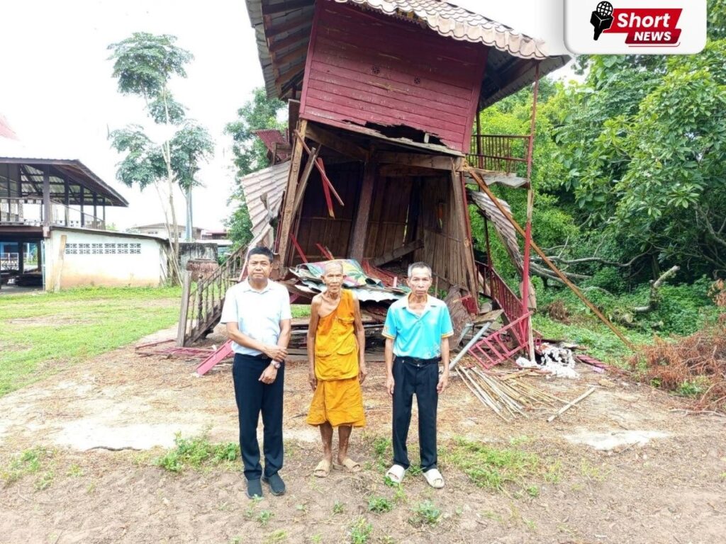 นายอำเภอชาติตระการ ตรวจ “กุฏิเสาเดียว” หลังถูกกิ่งไม้หล่นทับ เตรียมประสานซ่อมบูรณะ (3) นายอำเภอชาติตระการ ตรวจ “กุฏิเสาเดียว” หลังถูกกิ่งไม้หล่นทับ เตรียมประสานซ่อมบูรณะ (3)
