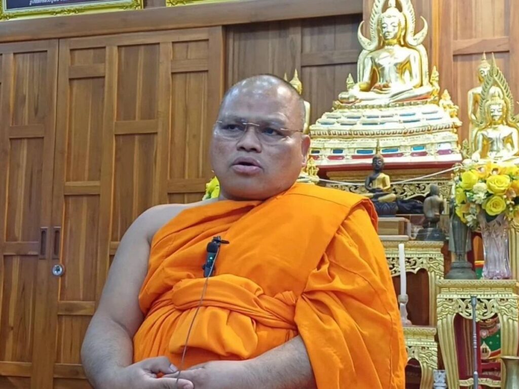 พิษณุโลก สั่งพักงาน “พระครูชุบ” เจ้าอาวาสวัดนางพญา ฐานละเมิดพระจริยาพระสังฆาธิการ (2) พิษณุโลก สั่งพักงาน “พระครูชุบ” เจ้าอาวาสวัดนางพญา ฐานละเมิดพระจริยาพระสังฆาธิการ (2)