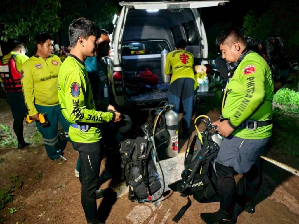 พบศพหญิงวัย 81 ปี สูญหายในสระน้ำ บ้านกลับพวง อ.บางระกำ จ.พิษณุโลก (2)