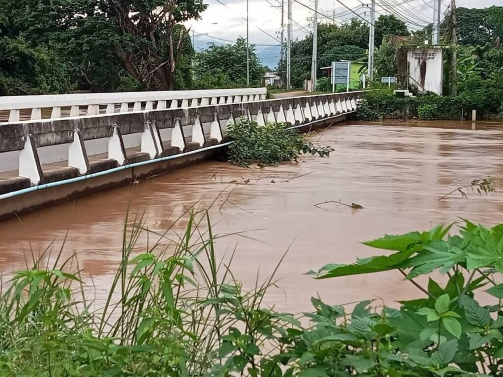 เหตุสลดกลางเมืองพิษณุโลก อดีตคนรักบุกยิงในร้านผ้าม่าน ดับ 2 ศพ
