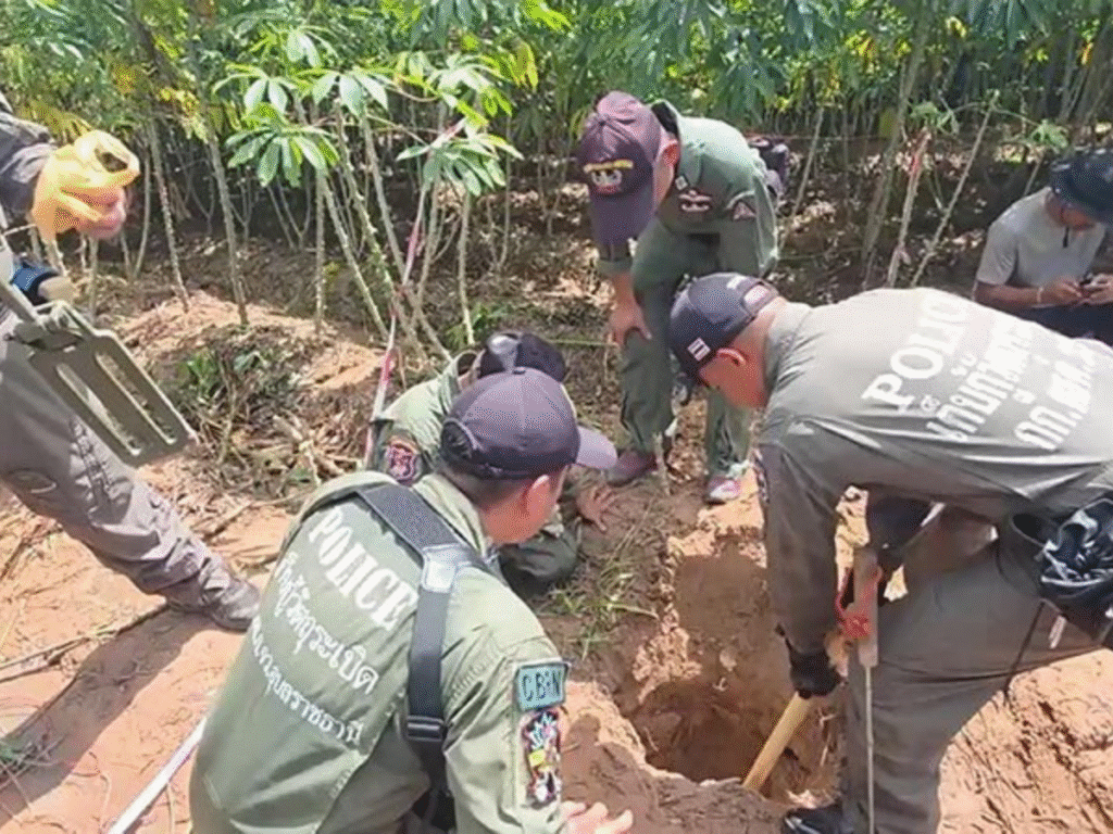 อุบลฯ พบหัวจรวด BM-21 ตกข้างบ้านและไร่มัน เจ้าหน้าที่เร่งเก็บกู้ทำลาย (4)